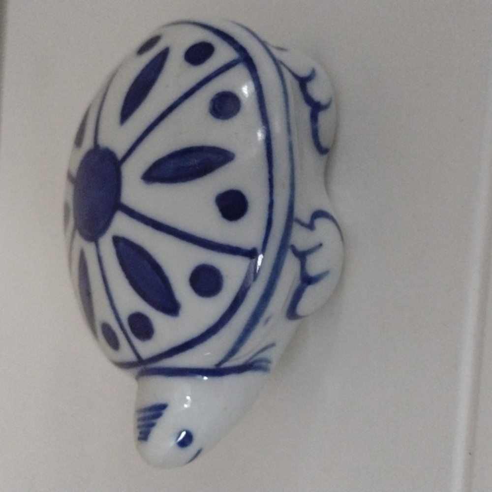 Turtle Chinese Style Hand Painted Blue & White 1" T 2.5 W 3" L - Picture 4 of 6